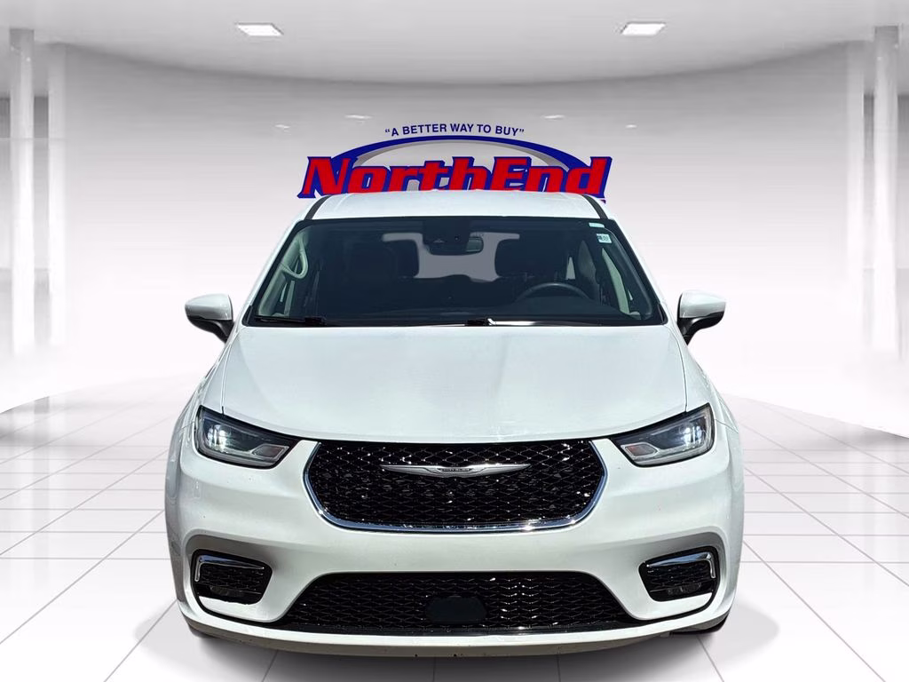 2023 Bright White Clearcoat Chrysler Pacifica Touring L FWD Van