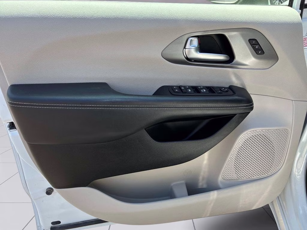 2023 Bright White Clearcoat Chrysler Pacifica Touring L FWD Van