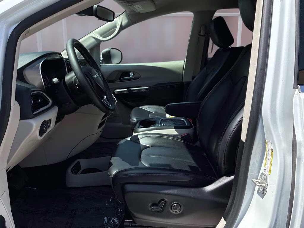 2023 Bright White Clearcoat Chrysler Pacifica Touring L FWD Van