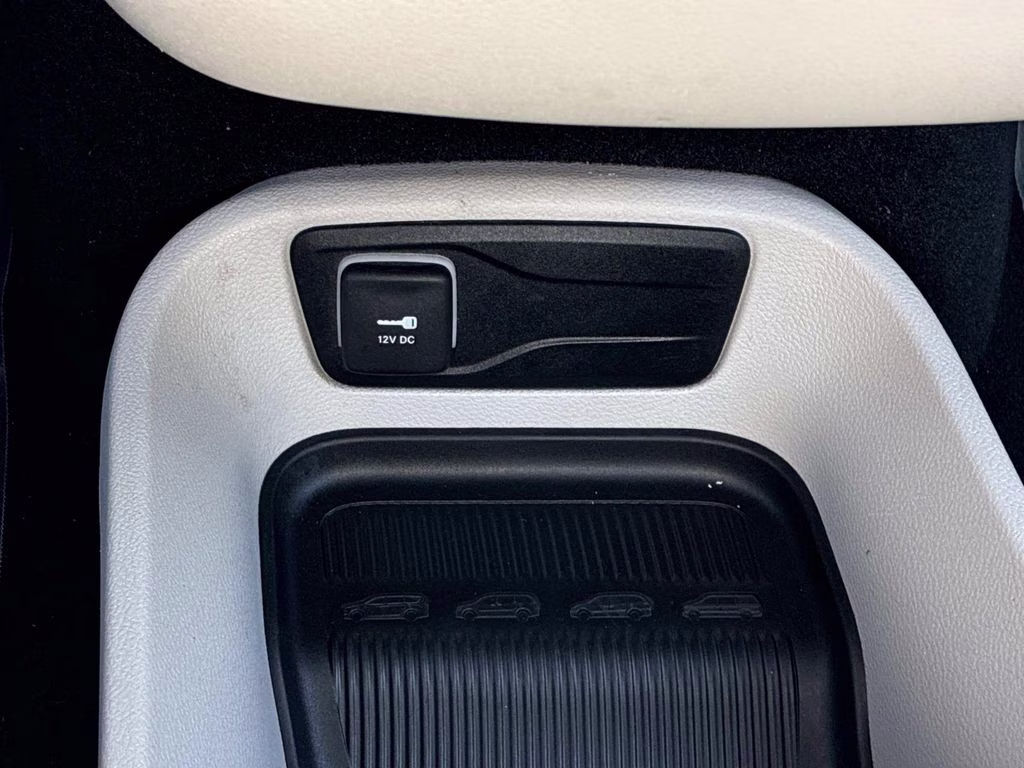 2023 Bright White Clearcoat Chrysler Pacifica Touring L FWD Van