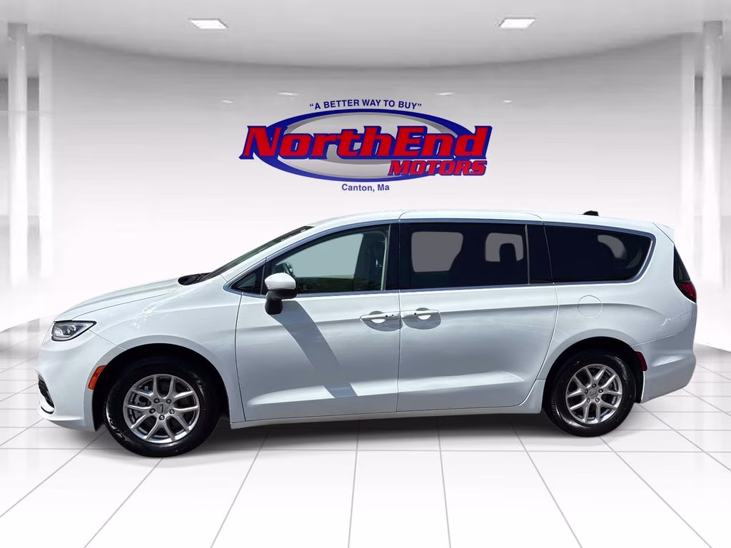 2023 Bright White Clearcoat Chrysler Pacifica Touring L FWD Van