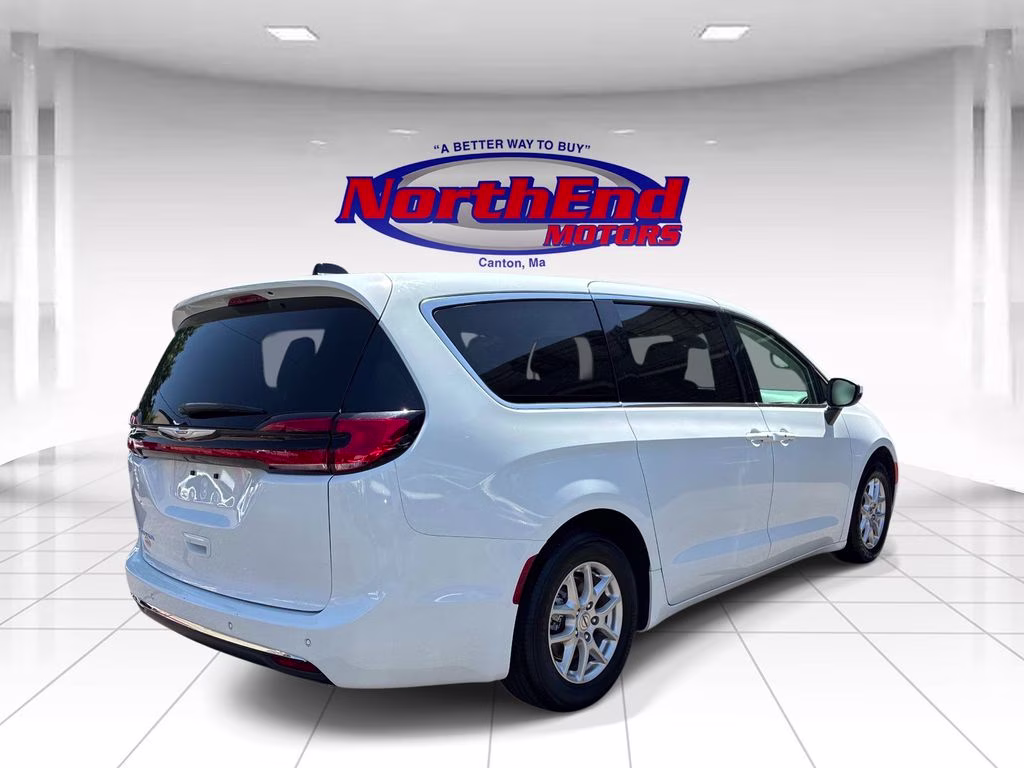 2023 Bright White Clearcoat Chrysler Pacifica Touring L FWD Van