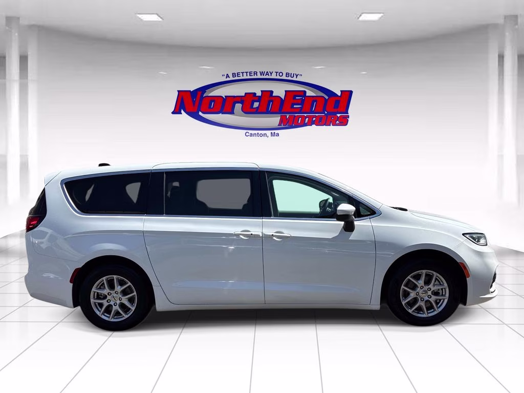 2023 Bright White Clearcoat Chrysler Pacifica Touring L FWD Van