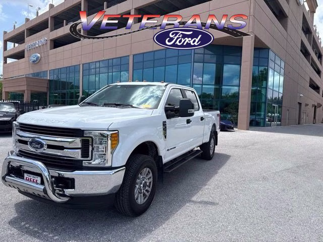 2017 Oxford White Ford Super Duty F-250 SRW XL Crew Cab Pickup 4X4 Truck