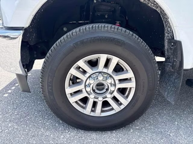 2017 Oxford White Ford Super Duty F-250 SRW XL Crew Cab Pickup 4X4 Truck