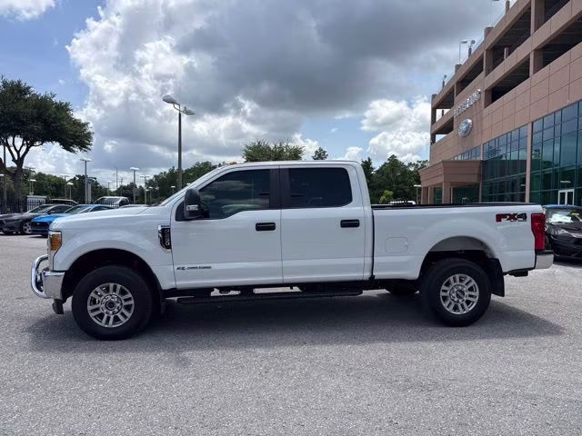 2017 Oxford White Ford Super Duty F-250 SRW XL Crew Cab Pickup 4X4 Truck