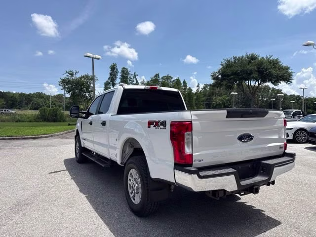 2017 Oxford White Ford Super Duty F-250 SRW XL Crew Cab Pickup 4X4 Truck