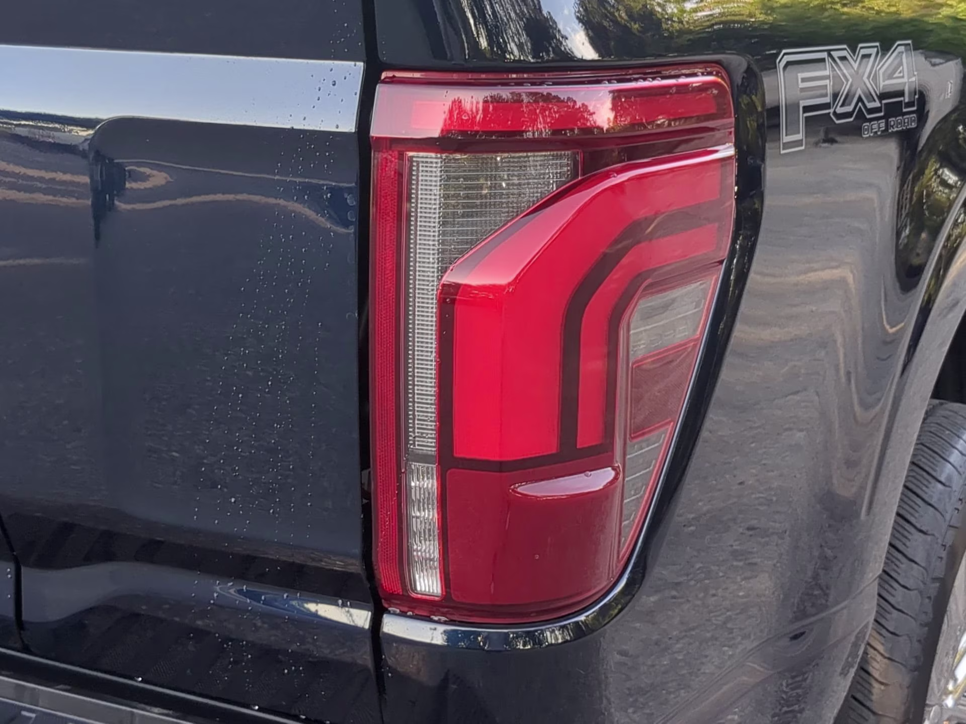 2025 Antimatter Blue Metallic Ford F-150 LARIAT Crew Cab Pickup 4X4 Truck