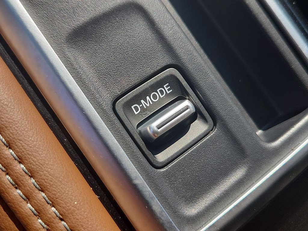 2024 Boulder Gray Pearl Nissan Pathfinder Platinum FWD SUV
