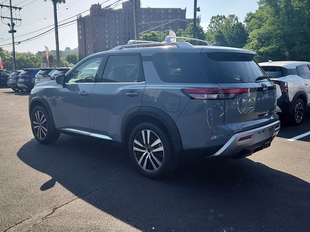 2024 Boulder Gray Pearl Nissan Pathfinder Platinum FWD SUV