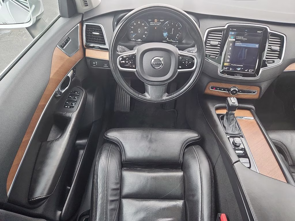 2017 Bright Silver Metallic Volvo XC90 T6 Inscription AWD SUV