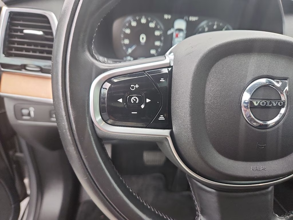 2017 Bright Silver Metallic Volvo XC90 T6 Inscription AWD SUV