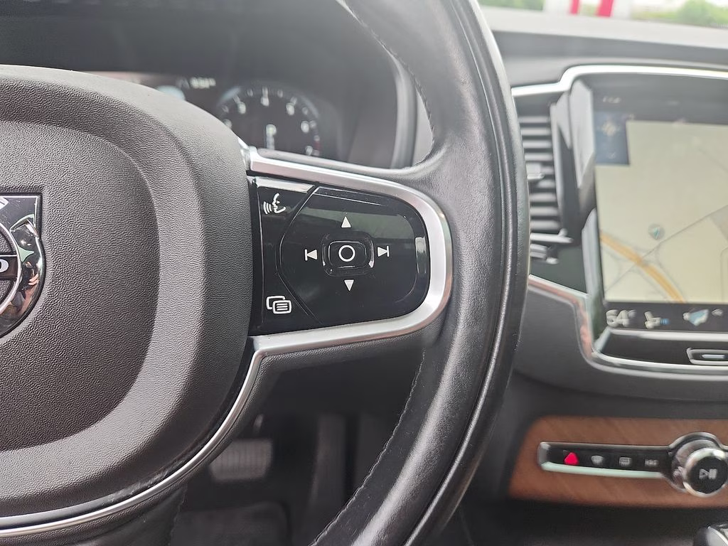 2017 Bright Silver Metallic Volvo XC90 T6 Inscription AWD SUV