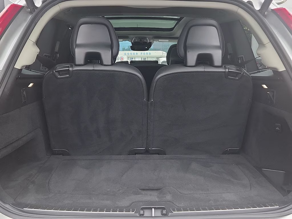 2017 Bright Silver Metallic Volvo XC90 T6 Inscription AWD SUV
