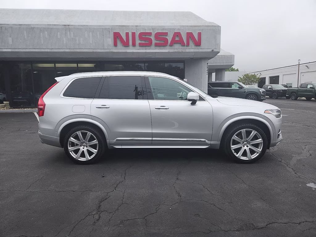 2017 Bright Silver Metallic Volvo XC90 T6 Inscription AWD SUV