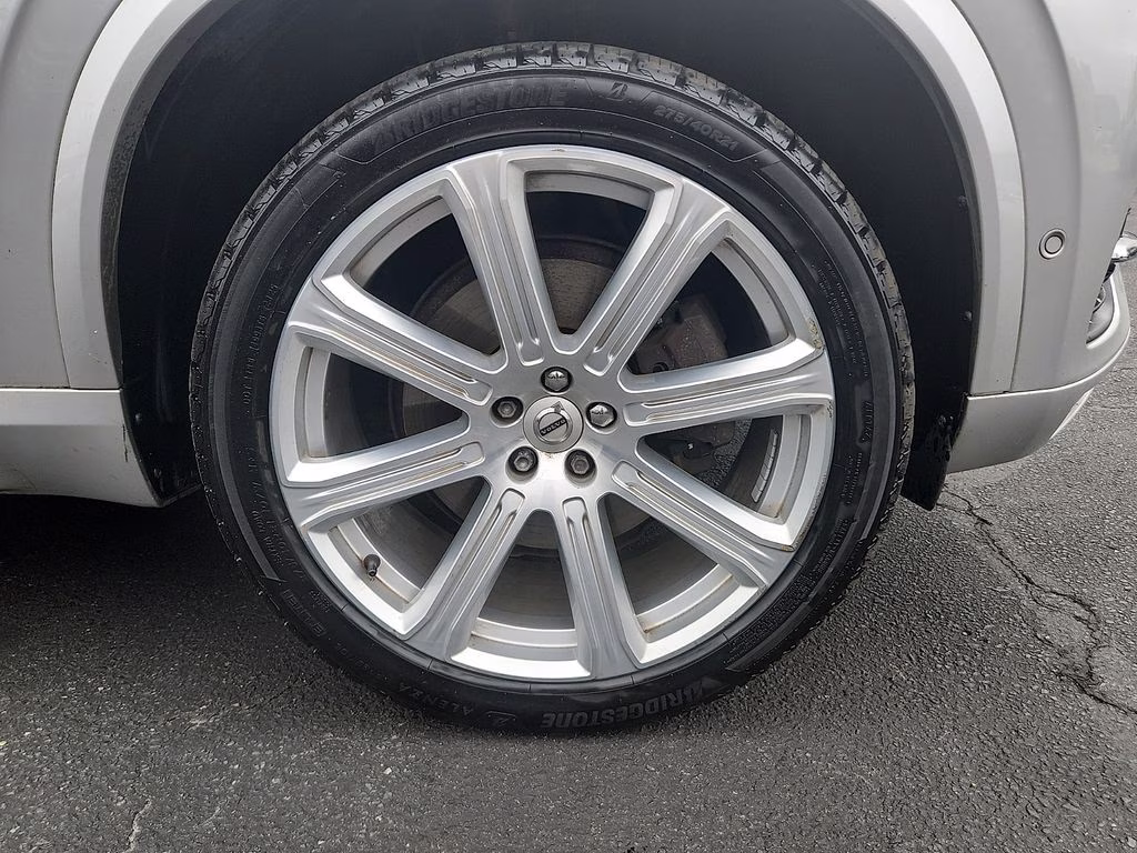 2017 Bright Silver Metallic Volvo XC90 T6 Inscription AWD SUV