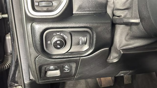 2021 Diamond Black Crystal Pearlcoat Ram 1500 Big Horn/Lone Star 4X4 Truck