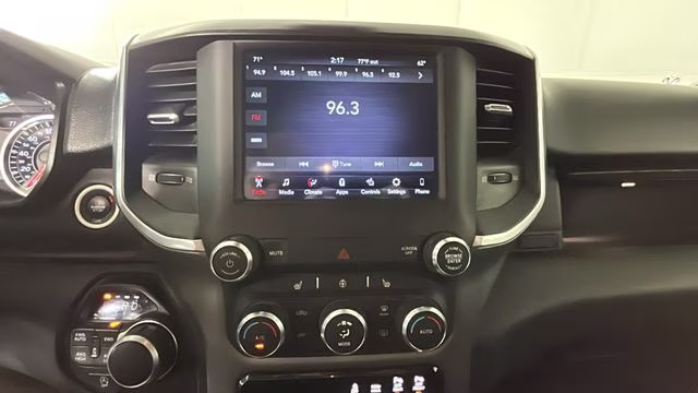 2021 Diamond Black Crystal Pearlcoat Ram 1500 Big Horn/Lone Star 4X4 Truck