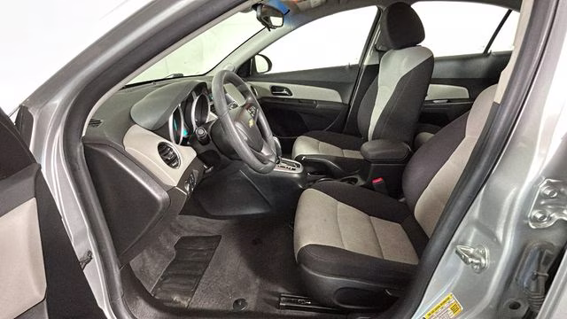 2014 Silver Ice Metallic Chevrolet Cruze LS FWD Sedan