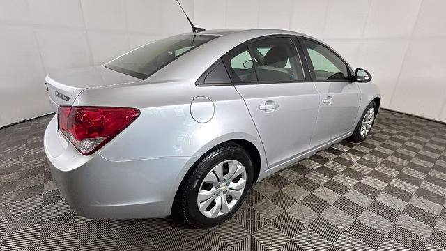 2014 Silver Ice Metallic Chevrolet Cruze LS FWD Sedan