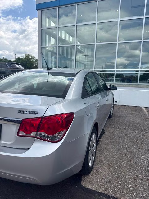 2014 Silver Ice Metallic Chevrolet Cruze LS FWD Sedan