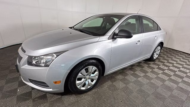 2014 Silver Ice Metallic Chevrolet Cruze LS FWD Sedan