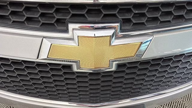 2014 Silver Ice Metallic Chevrolet Cruze LS FWD Sedan