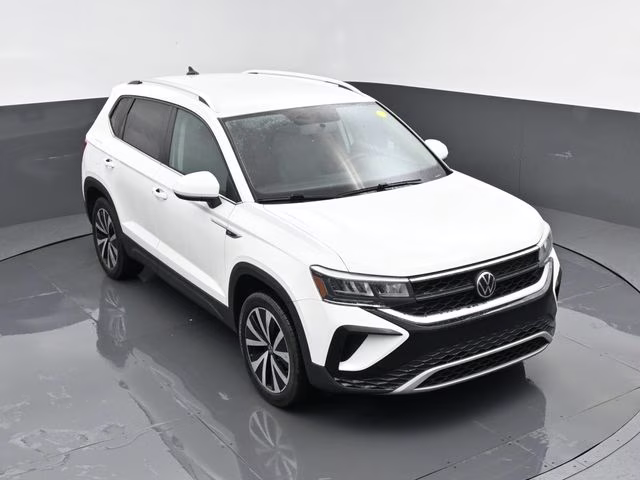 2022 White Volkswagen Taos 1.5T SE AWD SUV