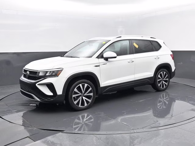2022 White Volkswagen Taos 1.5T SE AWD SUV