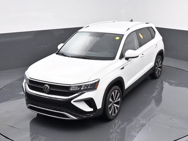2022 White Volkswagen Taos 1.5T SE AWD SUV