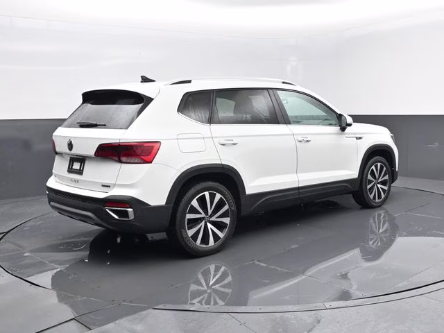 2022 White Volkswagen Taos 1.5T SE AWD SUV