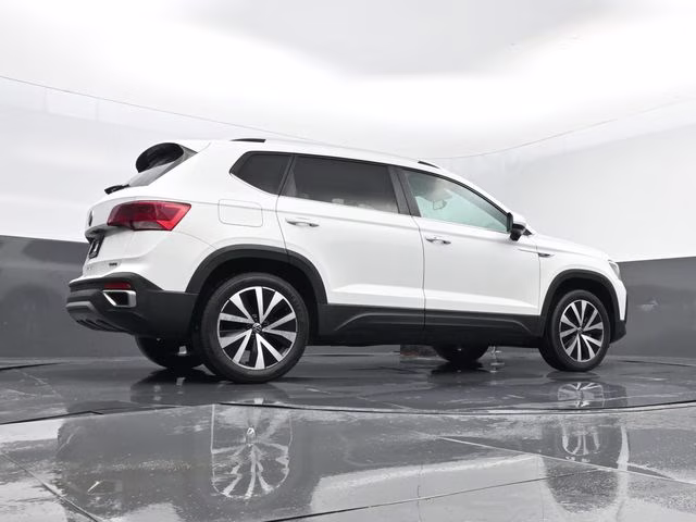 2022 White Volkswagen Taos 1.5T SE AWD SUV