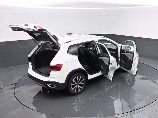 2022 White Volkswagen Taos 1.5T SE AWD SUV