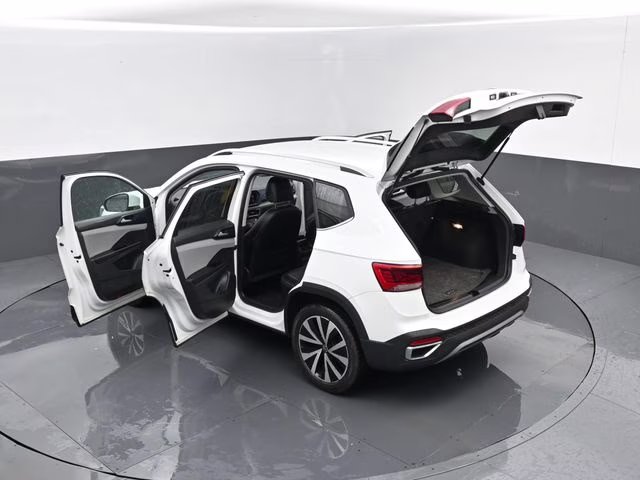 2022 White Volkswagen Taos 1.5T SE AWD SUV