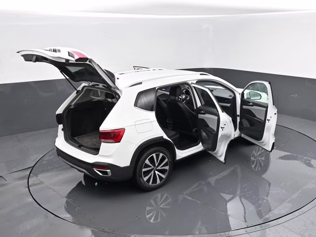 2022 White Volkswagen Taos 1.5T SE AWD SUV