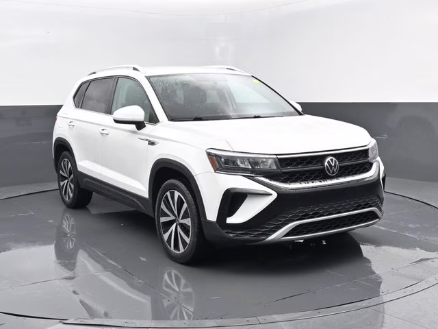 2022 White Volkswagen Taos 1.5T SE AWD SUV