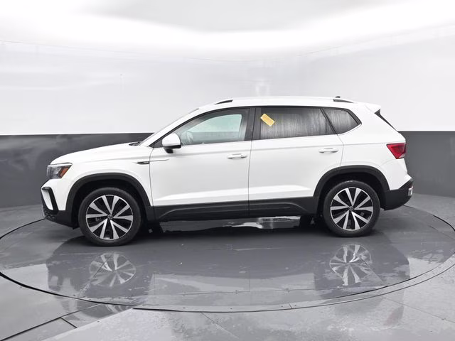 2022 White Volkswagen Taos 1.5T SE AWD SUV
