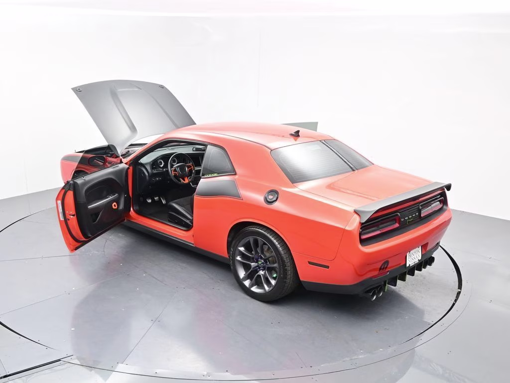 2017 Go Mango! Dodge Challenger R/T RWD Coupe
