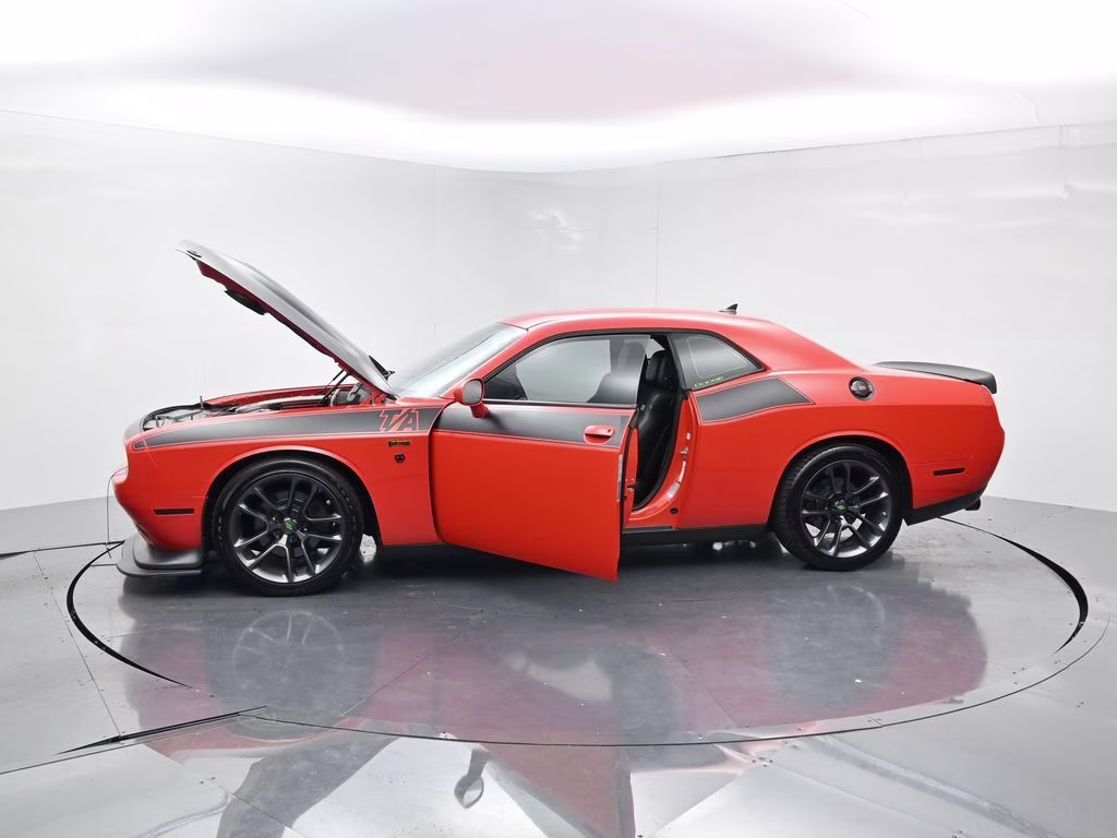 2017 Go Mango! Dodge Challenger R/T RWD Coupe