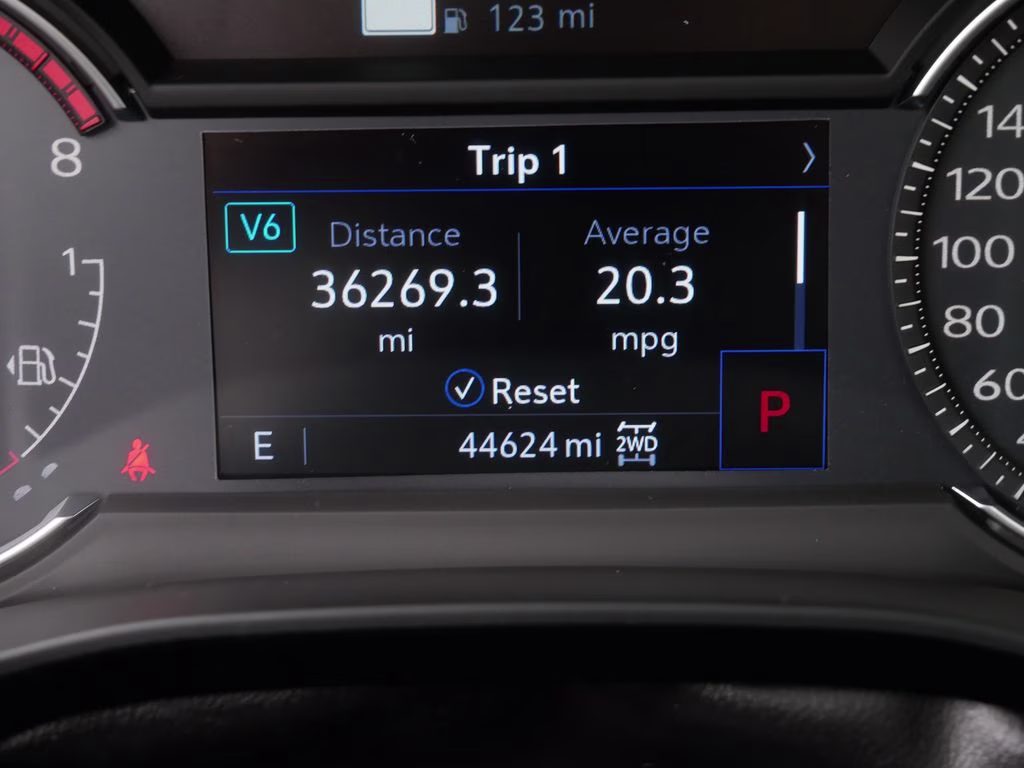 2023 Crystal White Tricoat Cadillac XT5 Premium Luxury AWD SUV