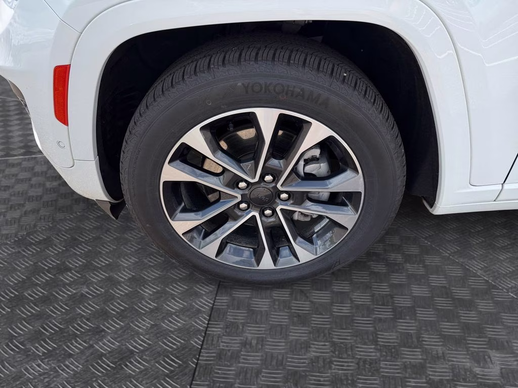 2023 Bright White Clearcoat Jeep Grand Cherokee L Overland 4X4 SUV
