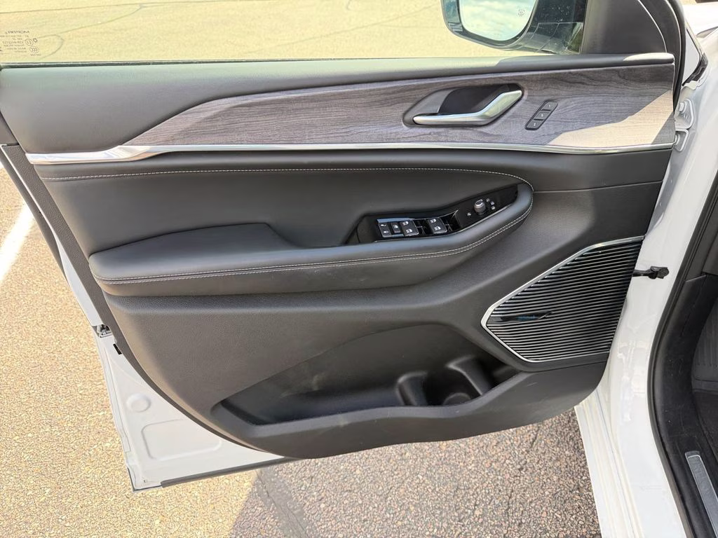 2023 Bright White Clearcoat Jeep Grand Cherokee L Overland 4X4 SUV