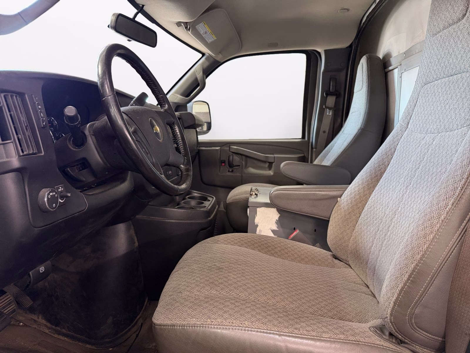 2020 Summit White Chevrolet Express 3500 Work Van RWD Truck