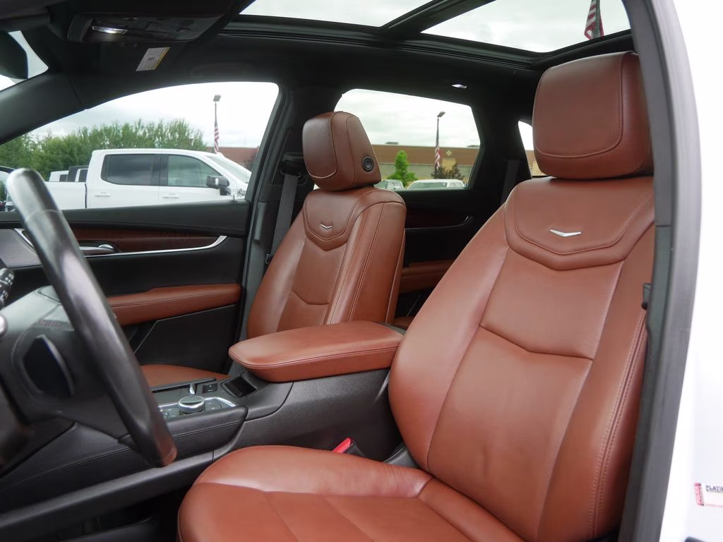 2023 Crystal White Tricoat Cadillac XT5 Premium Luxury AWD SUV