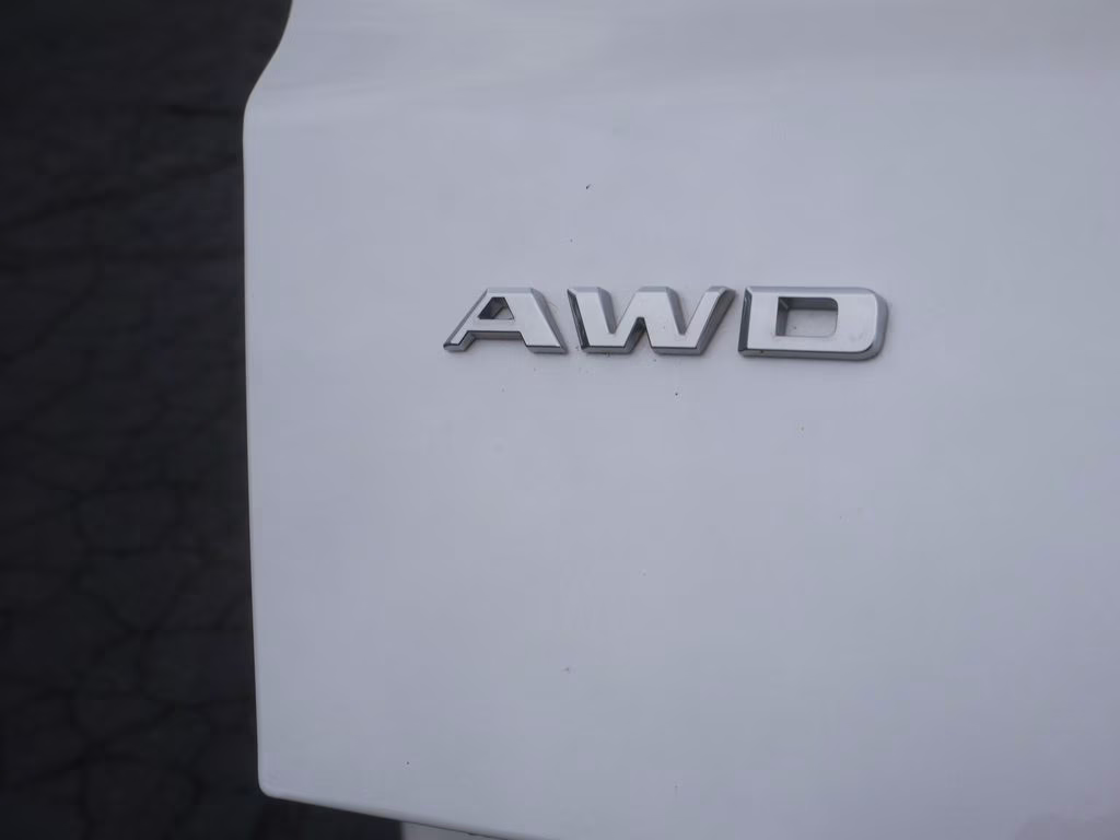 2023 Crystal White Tricoat Cadillac XT5 Premium Luxury AWD SUV