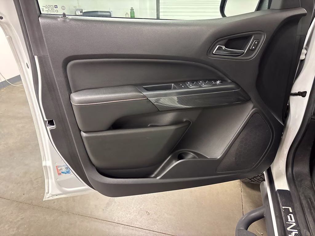 2021 Summit White GMC Canyon AT4 w/Leather 4X4 Truck