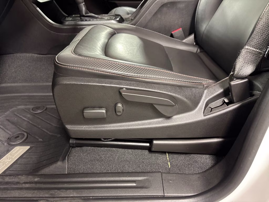 2021 Summit White GMC Canyon AT4 w/Leather 4X4 Truck