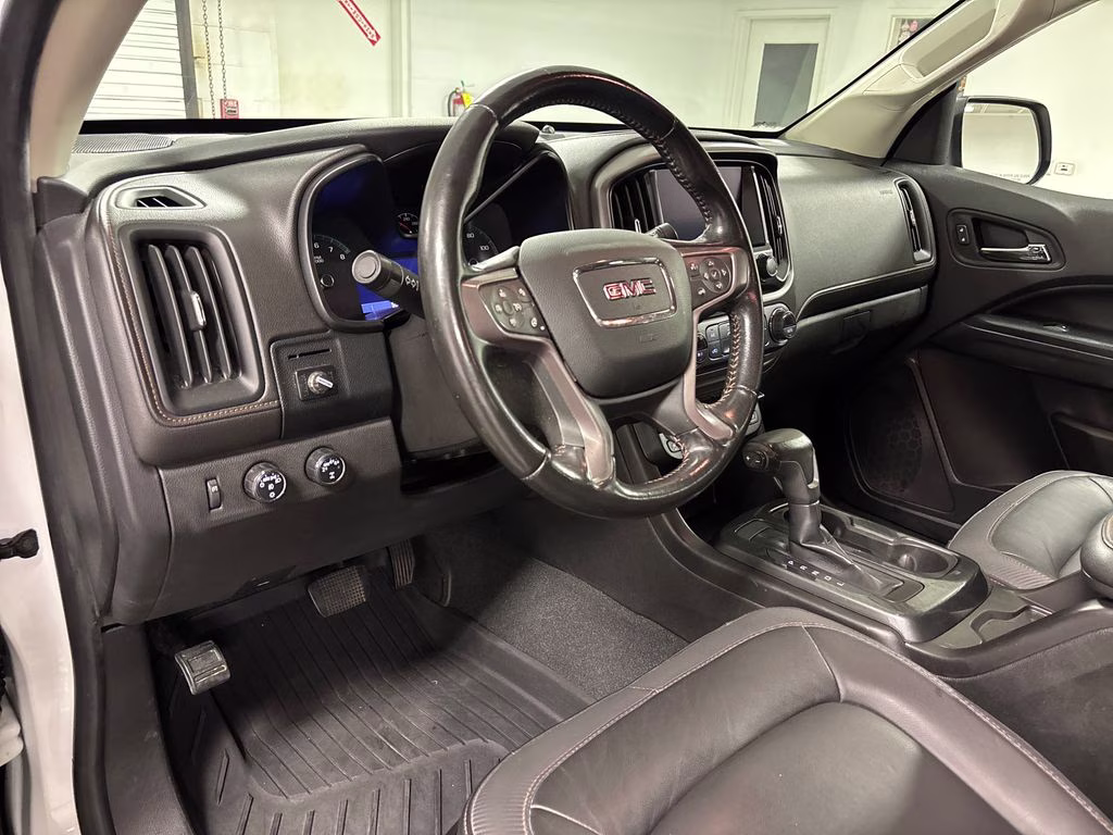 2021 Summit White GMC Canyon AT4 w/Leather 4X4 Truck