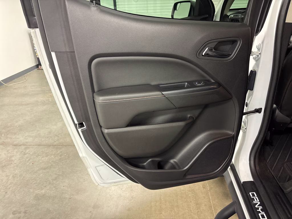 2021 Summit White GMC Canyon AT4 w/Leather 4X4 Truck