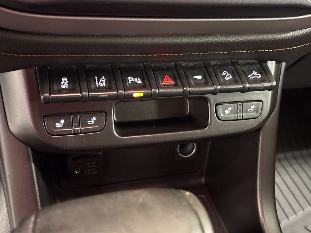 2021 Summit White GMC Canyon AT4 w/Leather 4X4 Truck